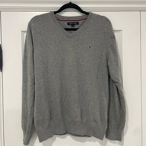 EUC Tommy Hilfiger 100% Cotton V-Neck‎  Sweater
